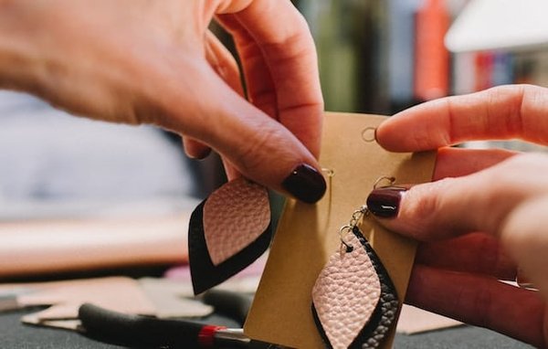 Comment fabriquer des bijoux avec des matériaux recyclés?