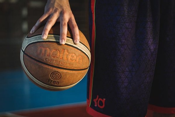 Le Guide Ultime pour Trouver le Cadeau d'Anniversaire Idéal pour un Fan de Basket
